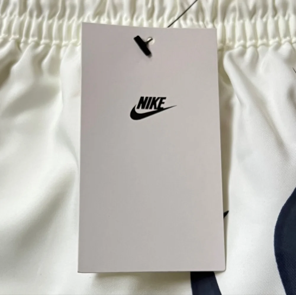 NWT Men's Nike Standard Fit Above Knee Length Shorts - Picture 3 of 13